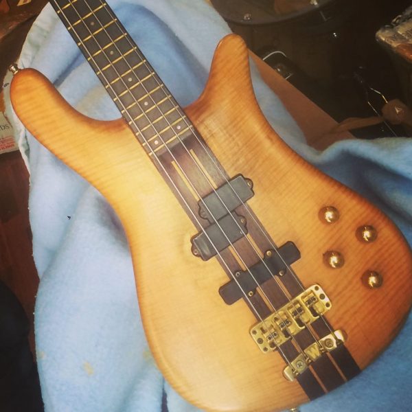 Warwick Streamer stage de 1988 – Produit en Allemagne de l’ouest. Le son de Jamiroquai #stuartzender #basse #basses
