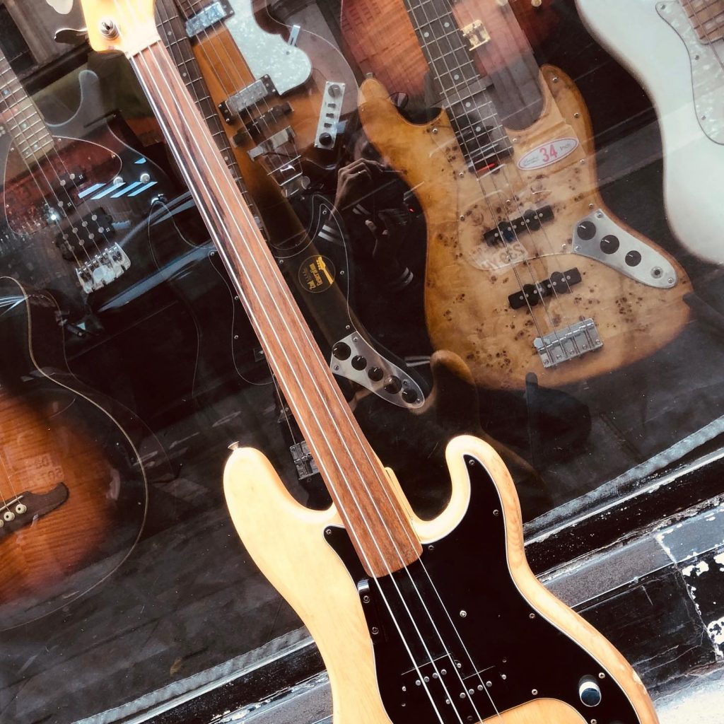 Fender Precision fretless CBS de 1969 – Dispo au Shop #fendervintage #southpigalle #basscenterparis #vintagefenderbass