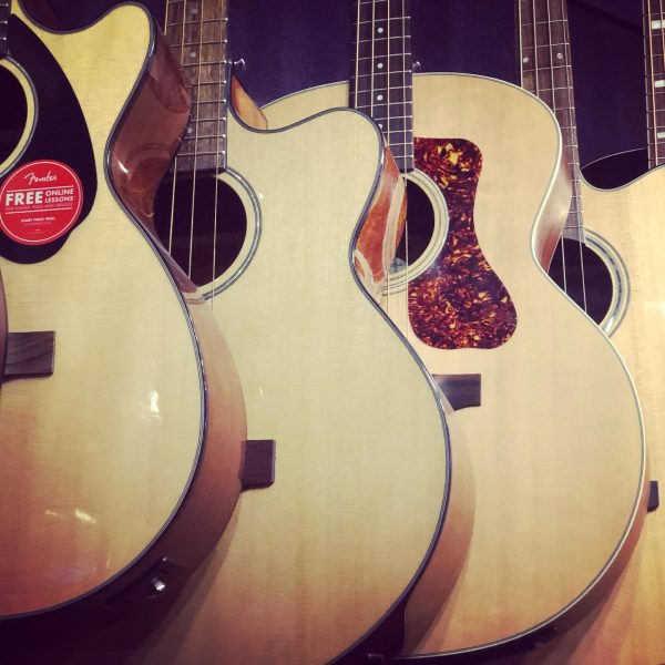 Basses acoustiques. Plus de 30 modèles dispos !!! #acousticbass #acousticbassguitar #bassacoustic #bass #basse #bassporn #bassgram #paris #pigalle