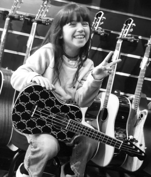 Billie Eilish avait 4 ans quand elle a écrit son première morceau de Ukulélé. Voici son modèle Signature Fender !