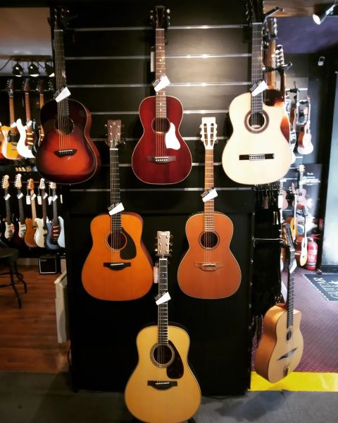 Notre "Hall of Fame" que nous comptons bien étoffer dans les semaines à venir!#yamahaguitars #yamahaguitars_official  #yamahacsf3m #yamahafgx5 #yamahall16 #takamine #takamineguitars #artetlutherie #cordobaguitars #cordobagkstudio
