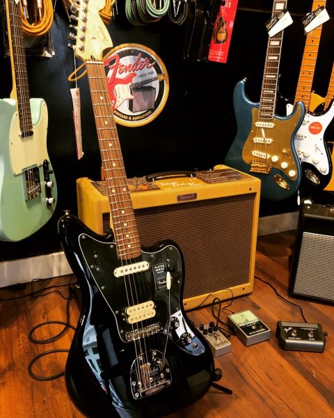 Simple & cool… Fender player Jaguar