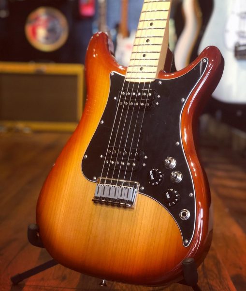 Fender – Lead III. Double splittable comma ta mère. (A vérifier) 🤫