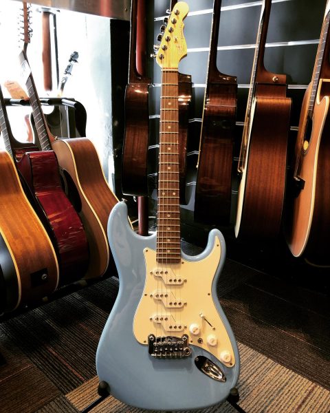 G&L Fullerton deluxe Comanche.Spectre sonore juste impressionnant… comme les micros!