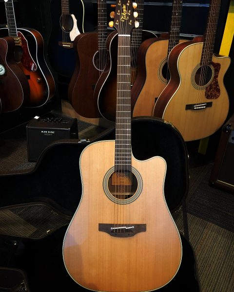 Légendaire Takamine EN10C. #takamine #takamineguitars #takaminenaturalseries #takamineen10c #steelstringguitar #folkguitar #acousticguitar #guitar #guitarporn #guitarstagram #guitaroftheday