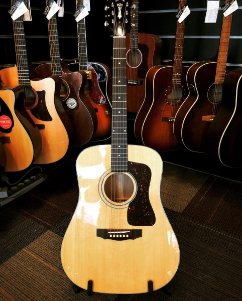 Guild D40 made in USA. Dispo au shop