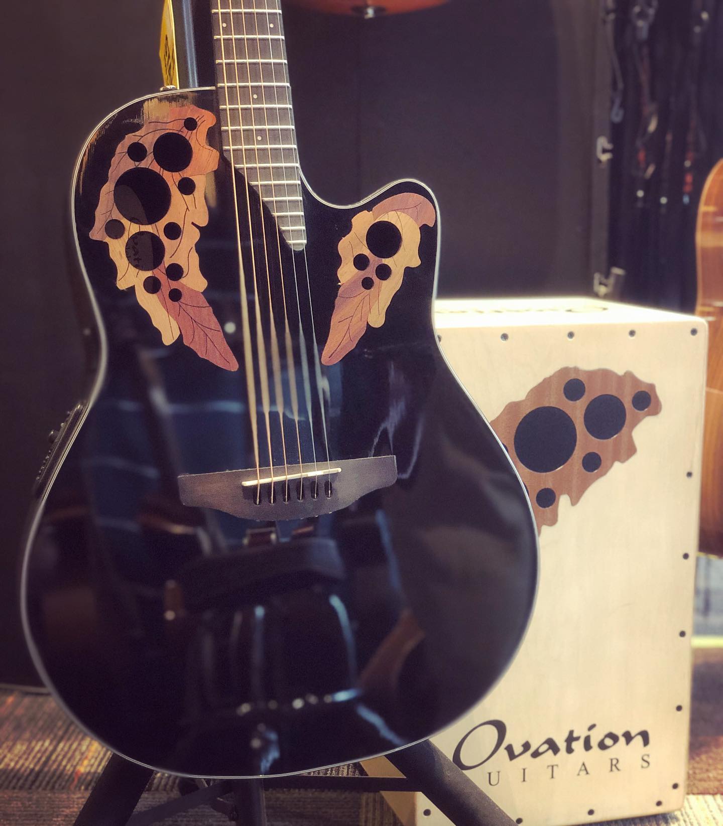 Nous sommes point de vente official Ovation ️ À venir (re)découvrir au Shop !