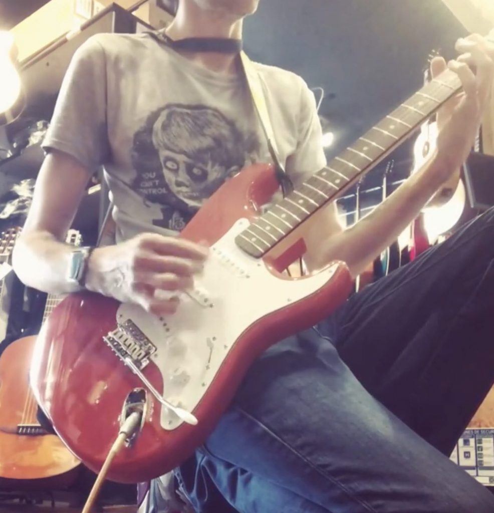 Dans la famille Tokai, je voudrai la Stratocaster, SVP !Tokai TST95A Fiesta Red – Japon