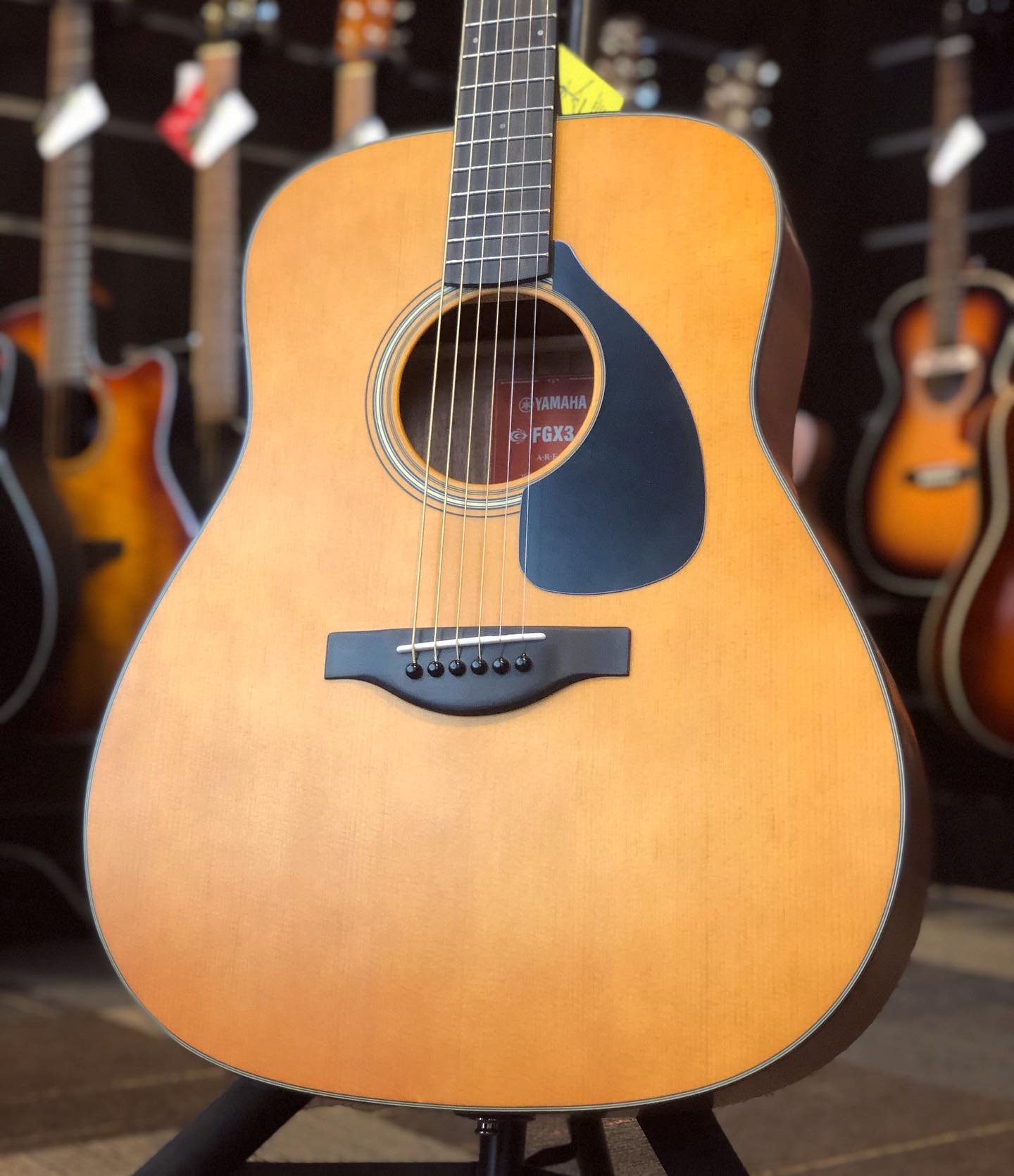 Le made in Japan  par Yamaha. #yamahafgx3redlabel