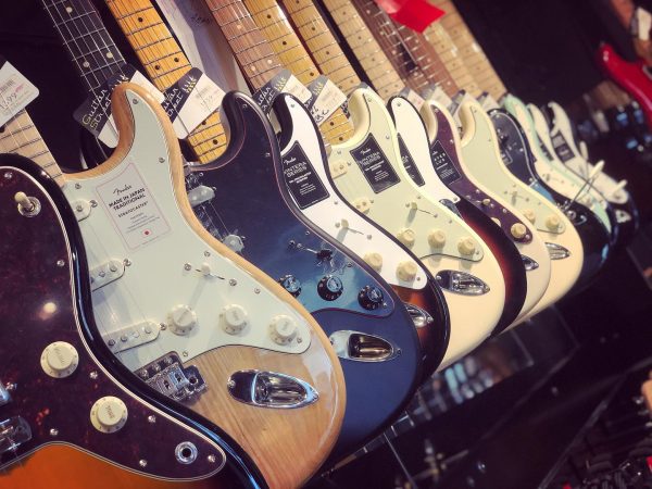 🤘😎 Fender USA, Japon, Mexique. Bientôt une usine sur Mars.