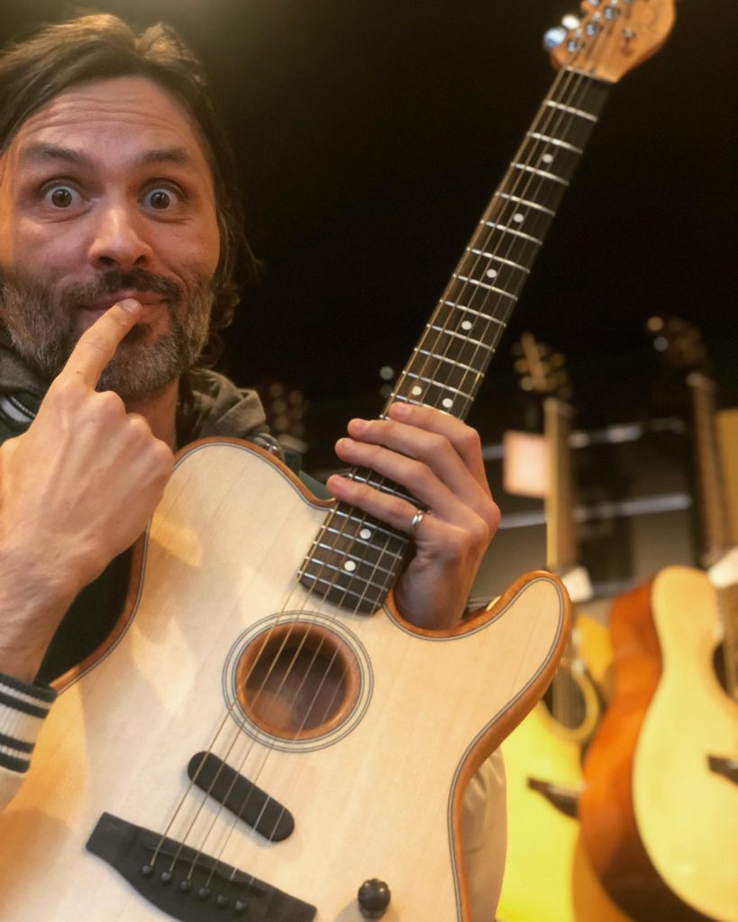 Fender – Acoustasonic Telecaster Dispo au shop