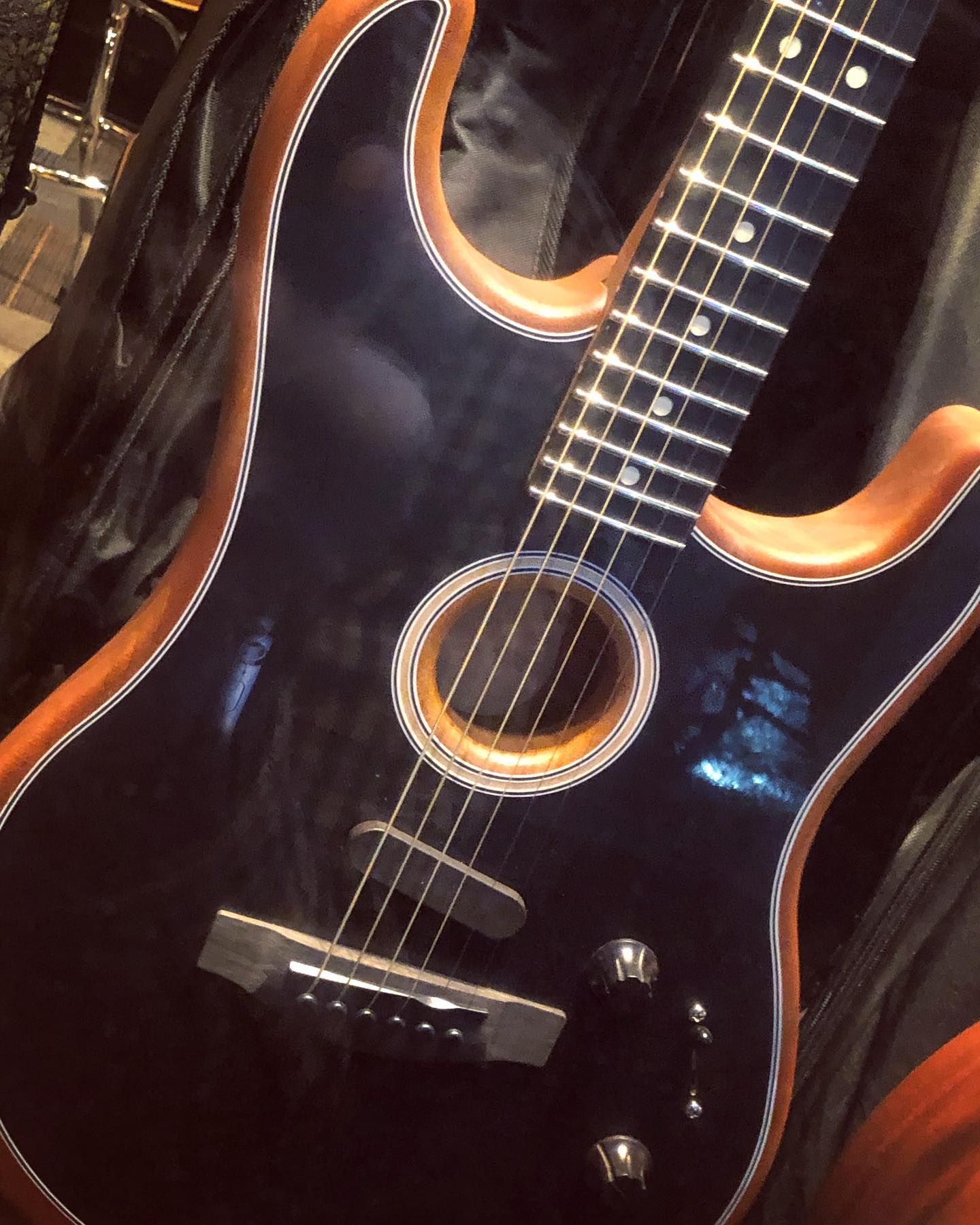 Fender - Acoustasonic Stratocaster Black. Deux mondes en un. 🥜