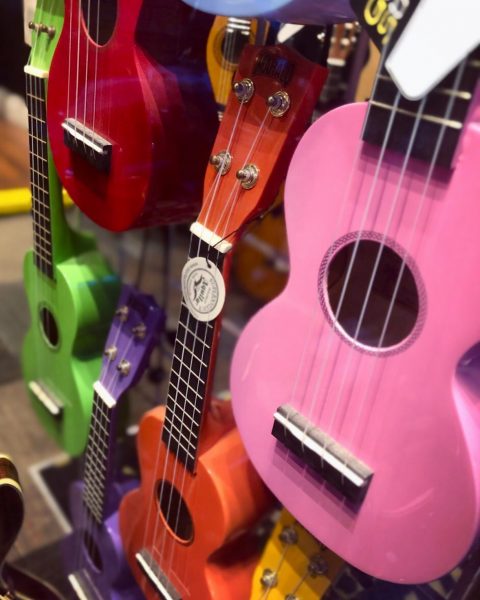 United Color of Ukulélé. Parfait cadeau à partir de 2/3 ans pour les petits musiciens en herbe.