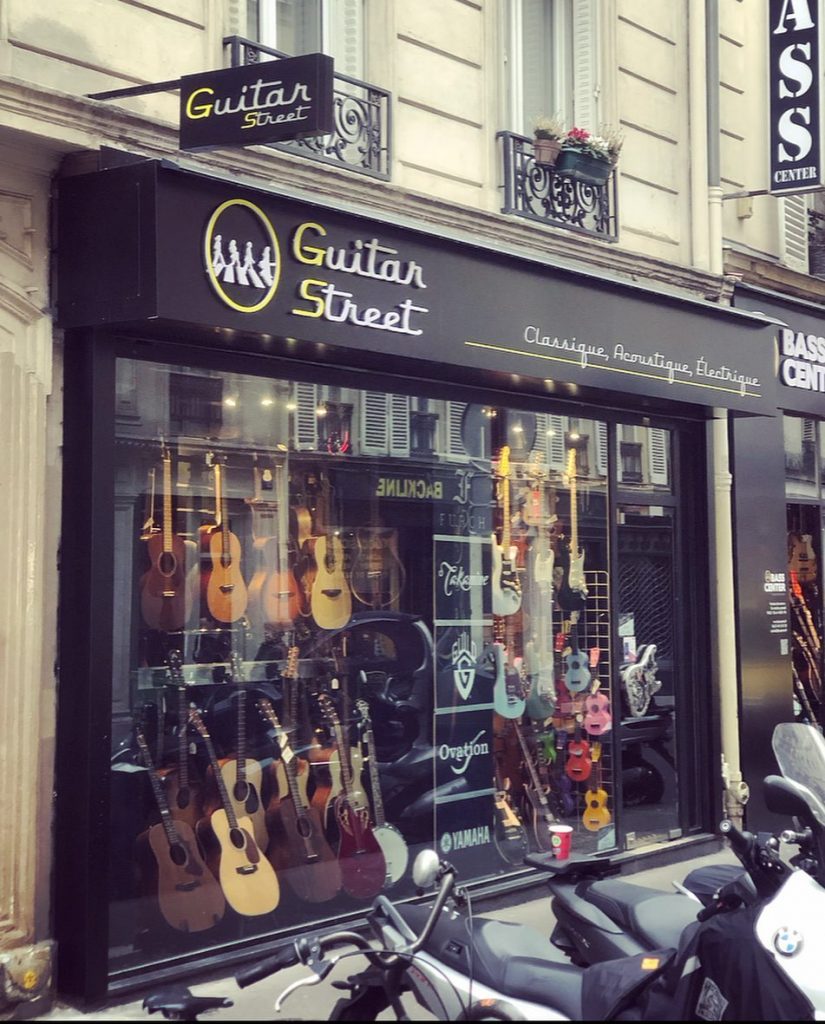 Ça vous plaît ? Nouvelle enseigne pour votre magasin de guitare préféré à Panam.
