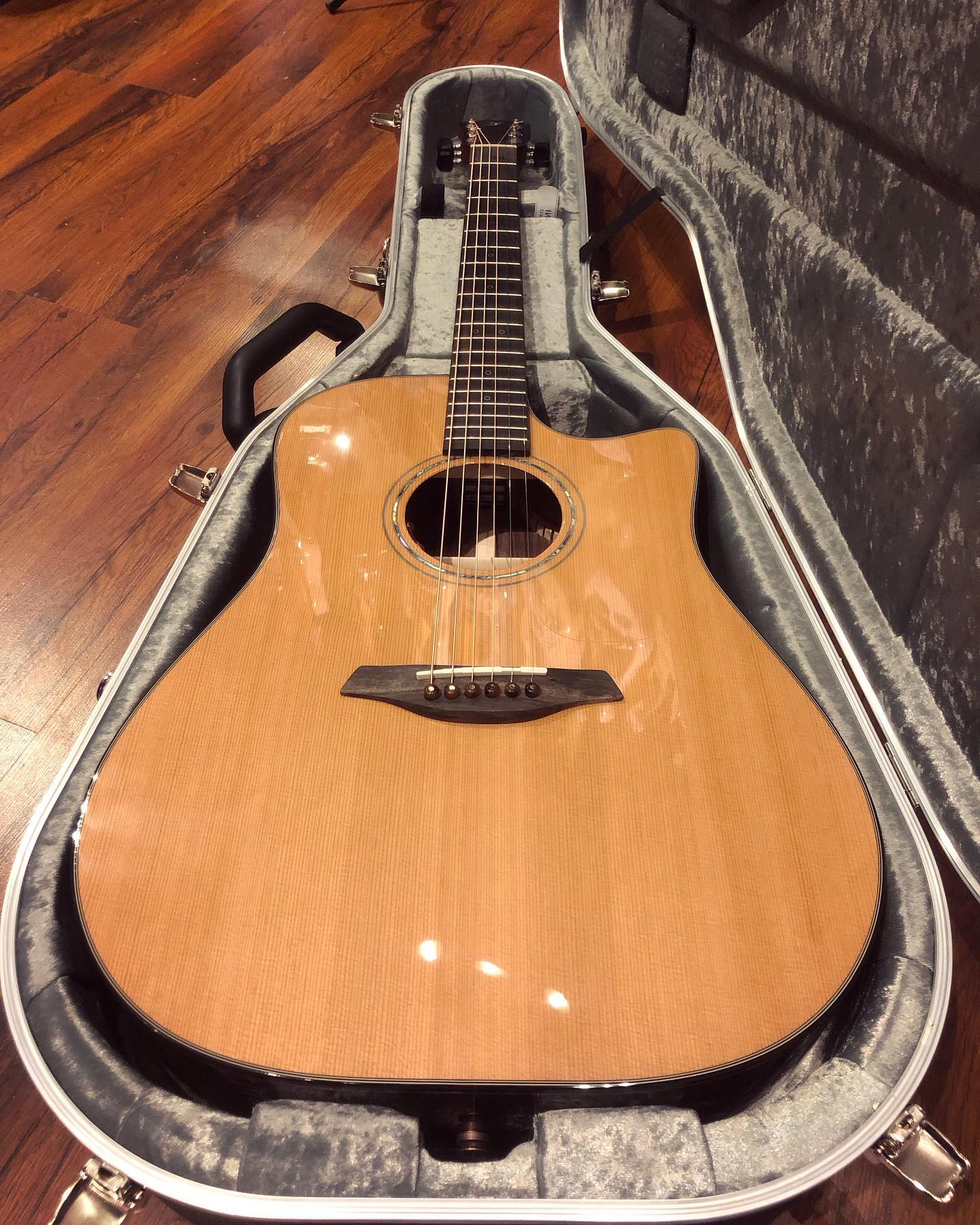 Furch - Yellow Dreadnought Red Cedar. 🍋 À ce prix là, pas mal de grandes marques peuvent aller se rhabiller.