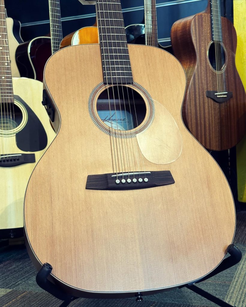 Nouveauté – Kremona M15CE. Fabrication Bulgare qui existe depuis 1924. ️