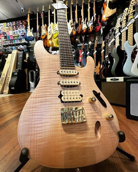 Ibanez – SEW761FM NTF. Un bien jolie nom  pour une guitare puissante et ultra légère.