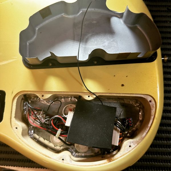 Ca c'est du blindage a la façon Ibanez des année 80. 😮