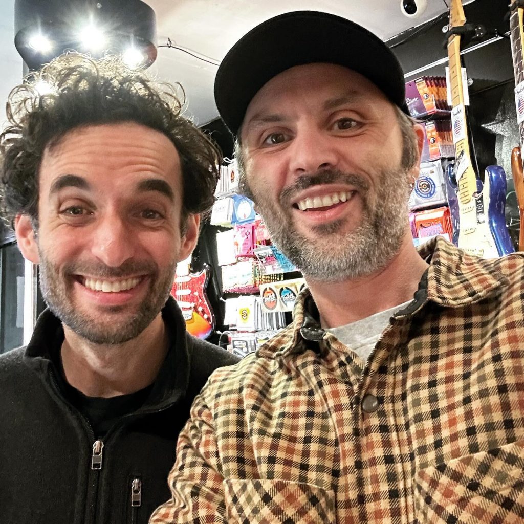 @jlage nous a rendu visite. Fabuleux guitariste que nous suivons depuis plusieurs années.