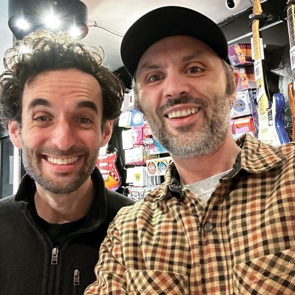 @jlage nous a rendu visite. Fabuleux guitariste que nous suivons depuis plusieurs années.