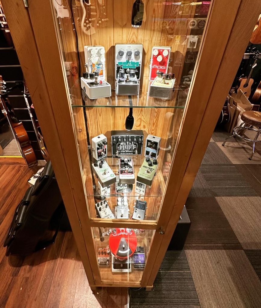 Nouvelle vitrine de pédale  Grosse sélection EHX Electro-Harmonix et MXR.