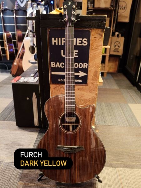 La FABULEUSE Dark Yellow de chez Furch, luthier Tchèque qui n’en finit plus de monter. ️🇨🇿 Dispo au shop ;)