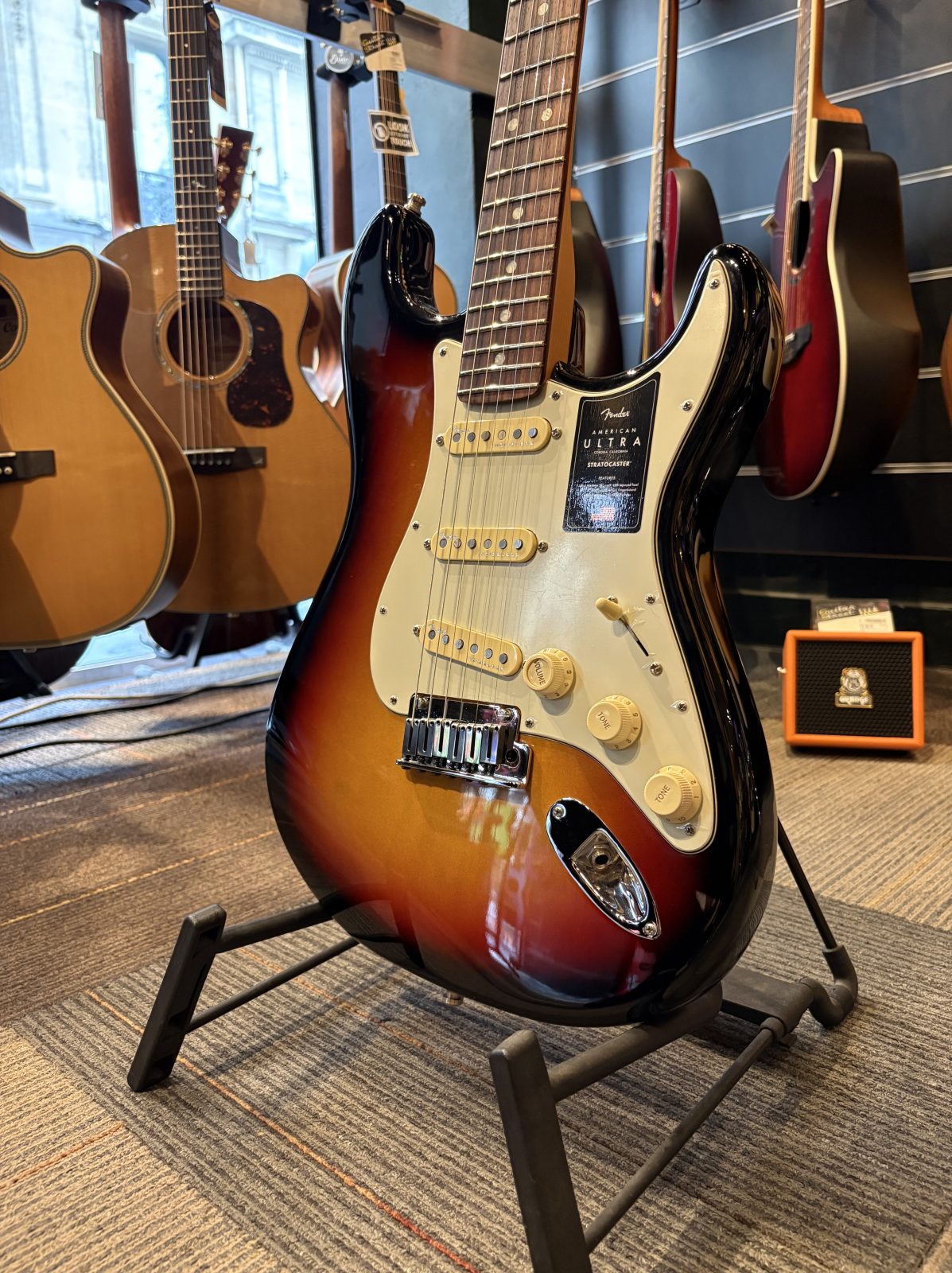 Occasion Fender American Stratocaster Ultra Ultraburst 2022 N°US22058921 + case